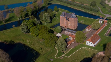 Slot Loevestein header luchtfoto