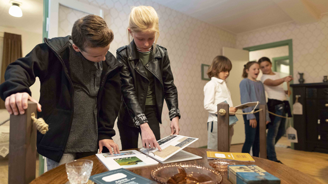 Watersnoodmuseum boeklezen aan tafel