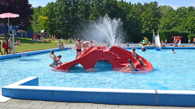 Mosaqua buitenbad glijbaan v2